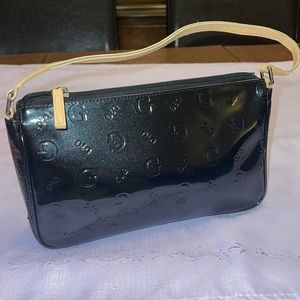Guess vintage vernis shoulder bag pouchette